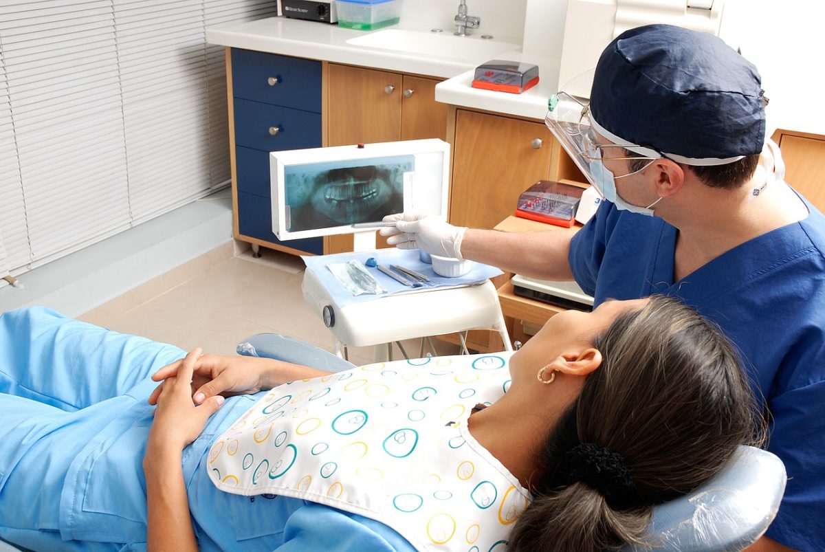 Nowoczesna technologia wykorzystywana w salonach stomatologii estetycznej być może spowodować, że odbierzemy prześliczny uśmiech.